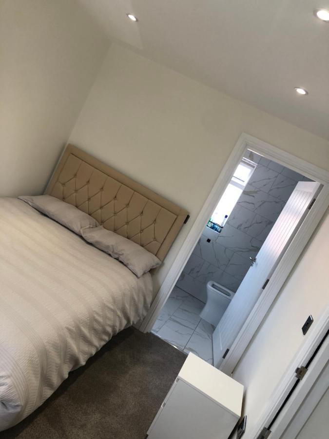 5 Bedroom House In Orpington Exterior foto